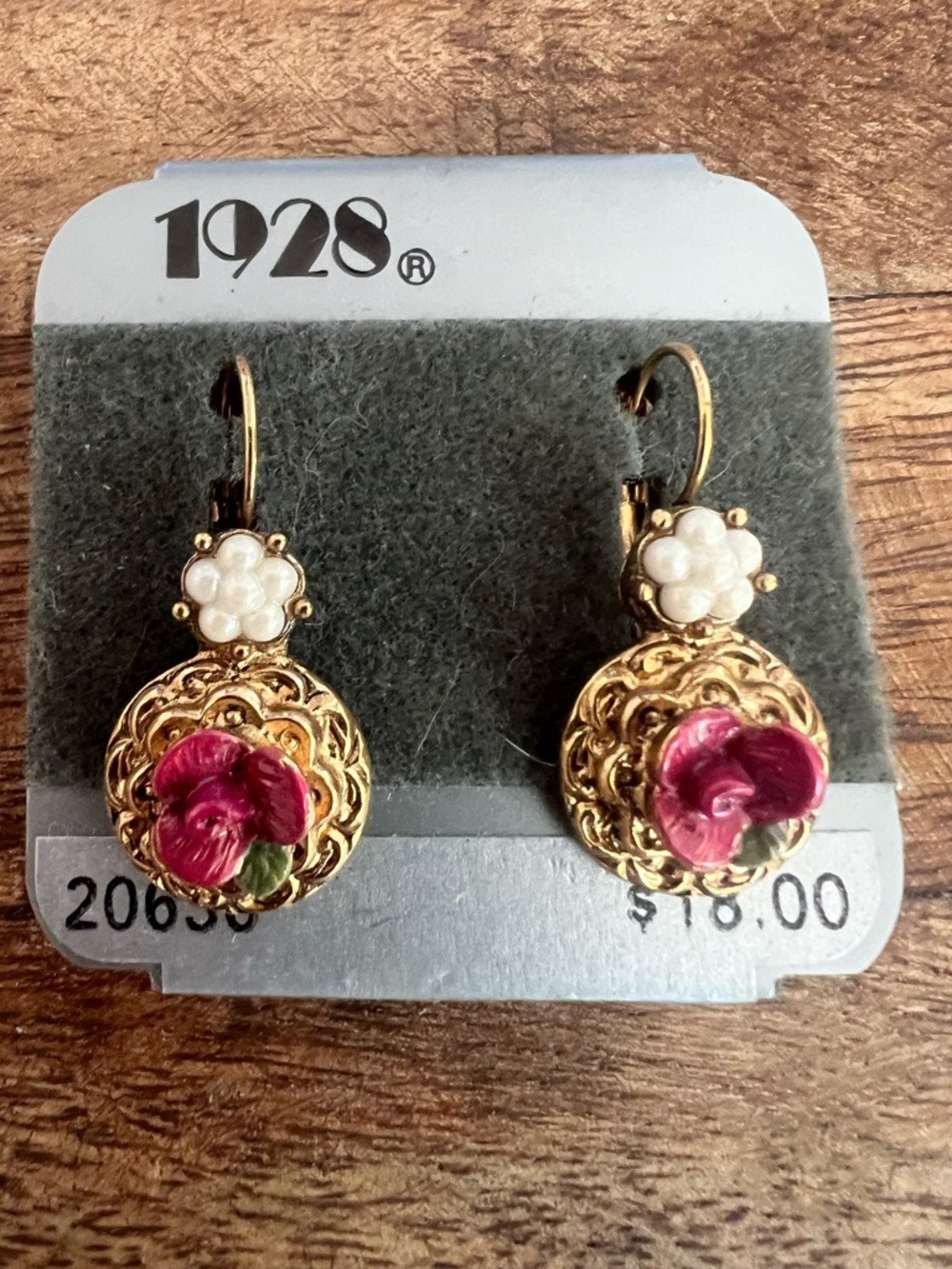 VTG 80s/90s “1928 Jewelry Co.” Sculpted Gold Metal Rose & Pearl Earrings NOS NWT